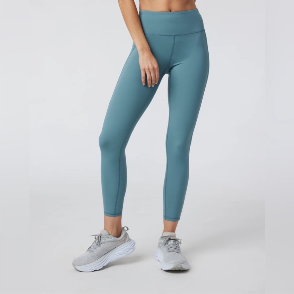 NWT VUORI Stride Legging With Side Pockets In Iron Size XS - Picture 2 of 6